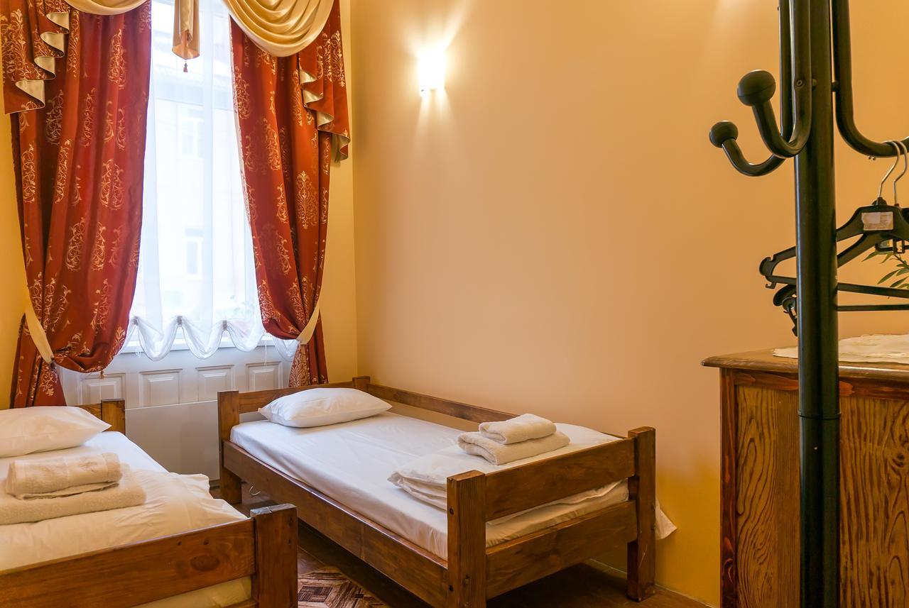 Кімнати В Центрі Hotel Uzhhorod Exterior photo