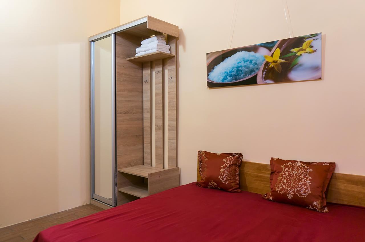 Кімнати В Центрі Hotel Uzhhorod Exterior photo